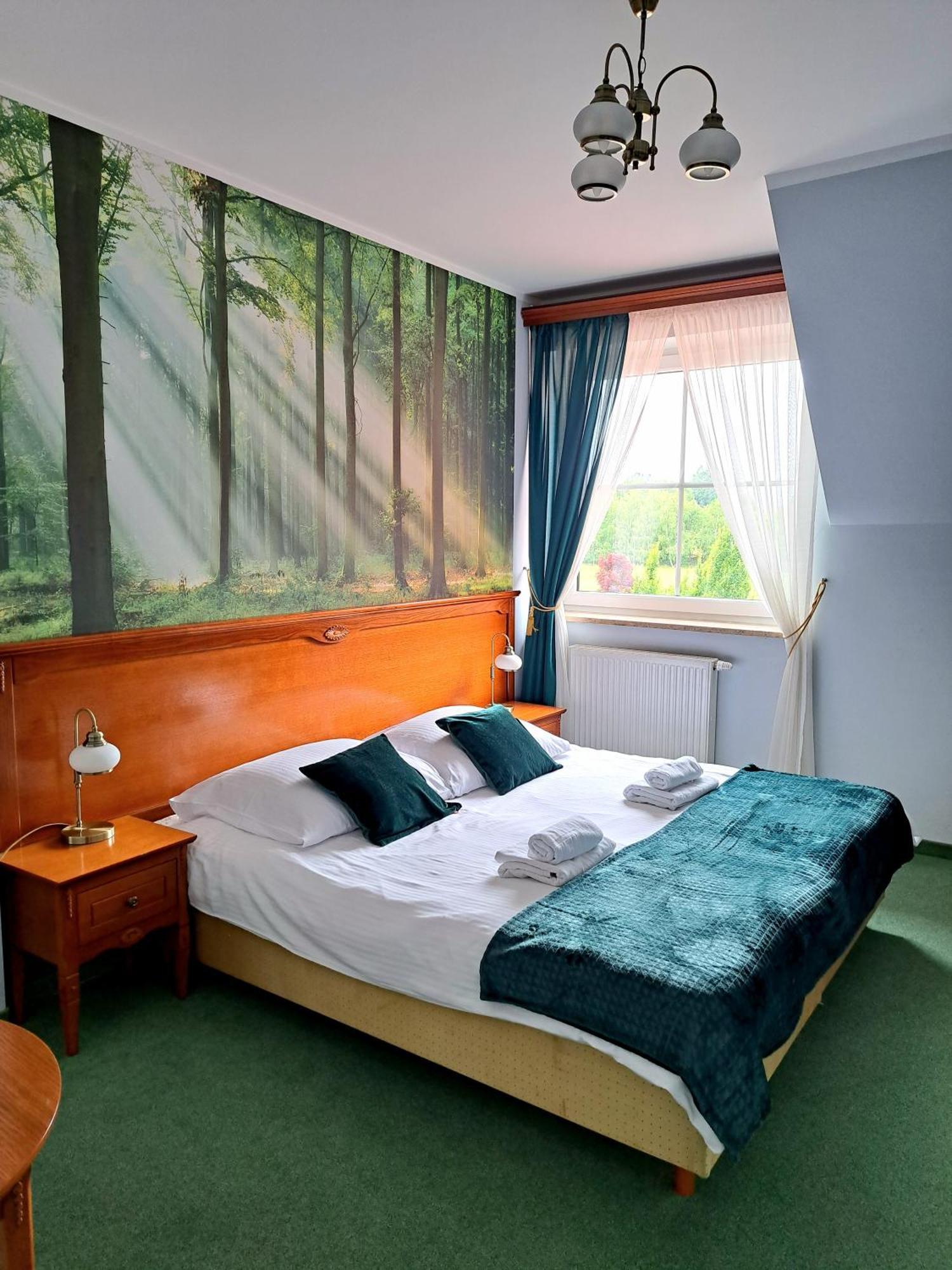 Hotel Senator Gran Via à Będziemyśl Extérieur photo