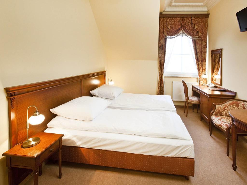 Hotel Senator Gran Via à Będziemyśl Extérieur photo