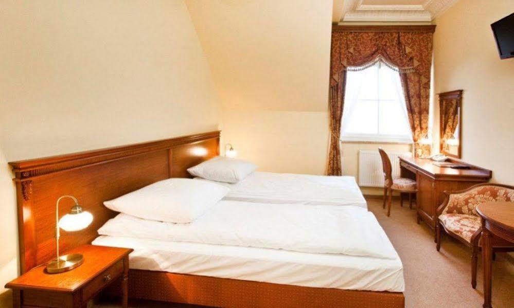 Hotel Senator Gran Via à Będziemyśl Extérieur photo